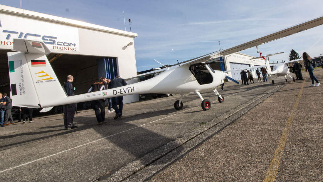 Als erste Flugschule in Deutschland bietet Westflug in Aachen-Merzbrück die Ausbildung auf einem Elektroflugzeug, der Velis Electro, an. 