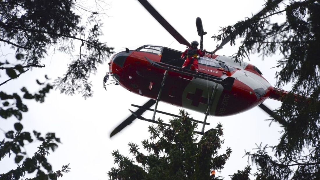 Rega-Helikopter rettet Wanderer und Joggerin 